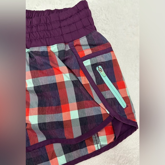 Lululemon size 8 Tracker Short II Wheezy Check Multi Heathered Berry Yum Yum Run - Picture 6 of 11